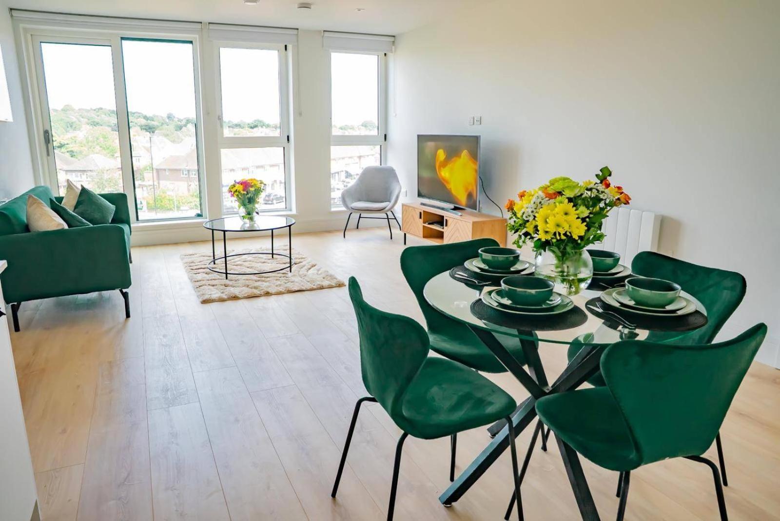 Tranquil Near Coombe Hill House Apartment *