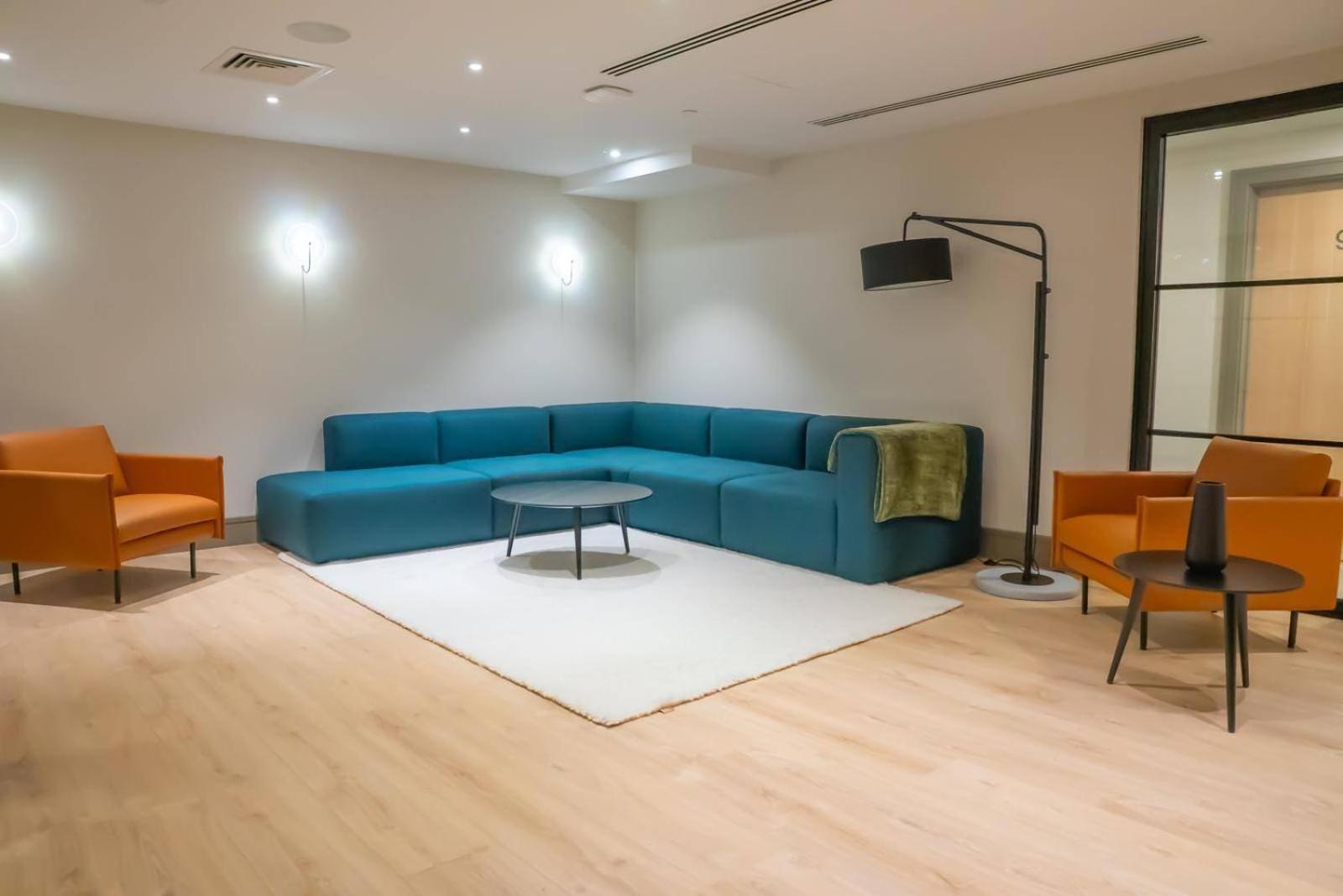 Apartment Tranquil Near Coombe Hill House *