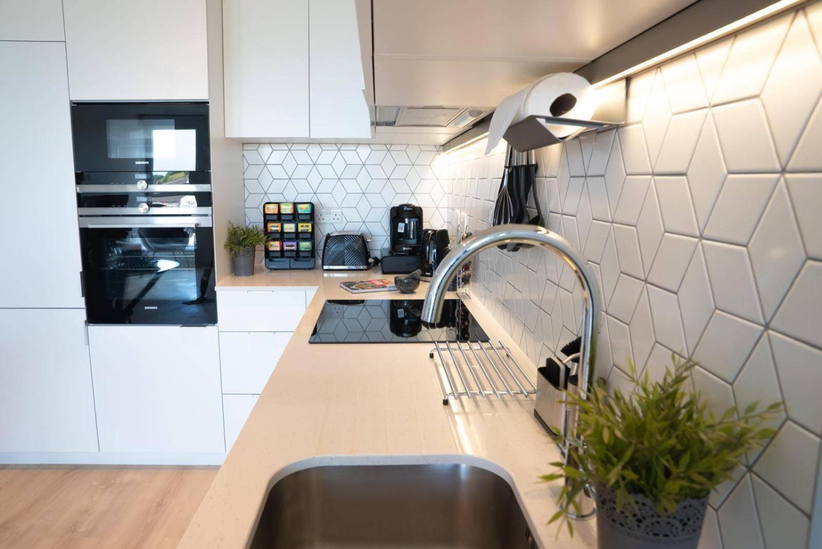 Apartment Tranquil Near Coombe Hill House